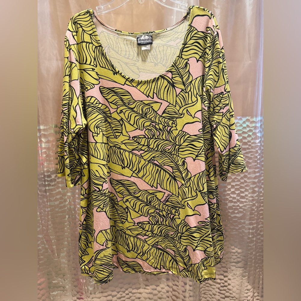 XL Mai’a print Manuheali’i knit top. Used but good condition